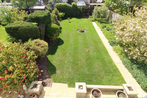 23 Mead Way, Bromley, BR2 9EN