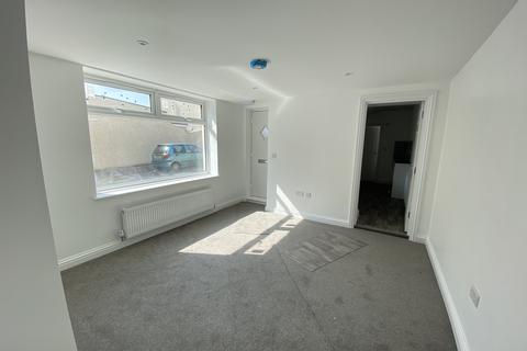 2 bedroom flat to rent, Gillingham ME7