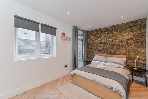 2 bedroom flat to rent, York Road, Clapham Junction, London, SW11