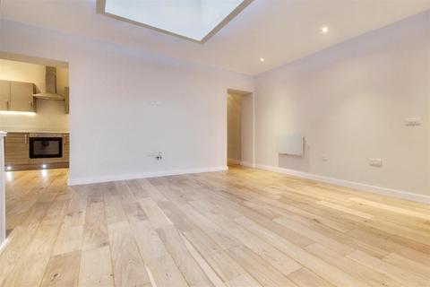 2 bedroom flat for sale, School Yard, Worthing