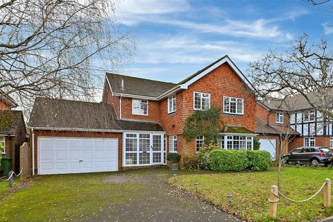 4 bedroom detached house to rent, Tudor Park, Amersham, Buckinghamshire, HP6