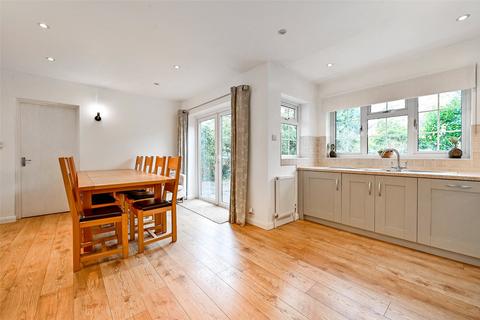 4 bedroom detached house to rent, Tudor Park, Amersham, Buckinghamshire, HP6