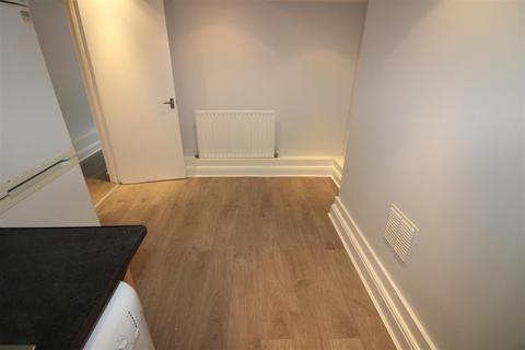 2 bedroom flat to rent, Muybridge Yard Browns Road Surbiton