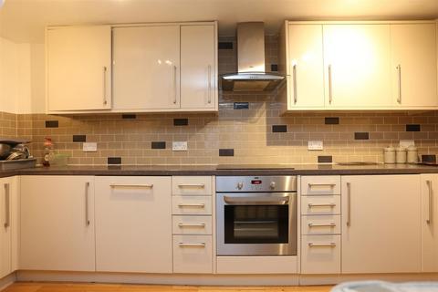 2 bedroom flat to rent, Brunswick Terrace, Hove