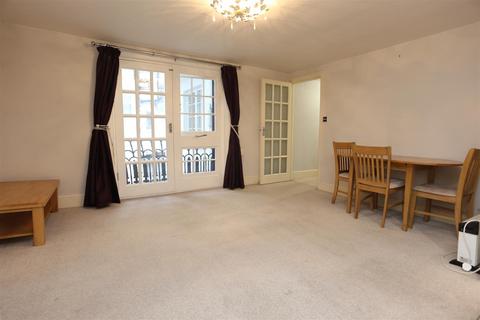 2 bedroom flat to rent, Brunswick Terrace, Hove