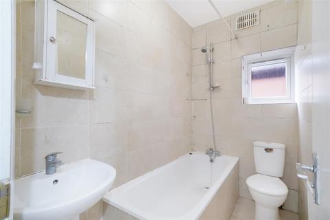 2 bedroom maisonette to rent, Maybury Gardens, London