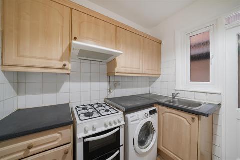 2 bedroom maisonette to rent, Maybury Gardens, London