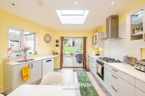 3 bedroom semi-detached house for sale, Dovedale Avenue, Clayhall, IG5