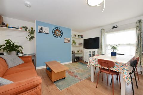 2 bedroom flat for sale, London SW19