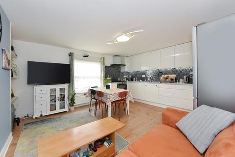 2 bedroom flat for sale, London SW19