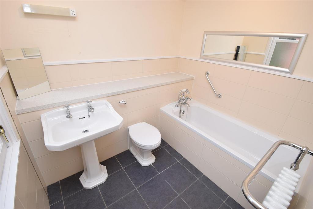 Bathroom.jpg