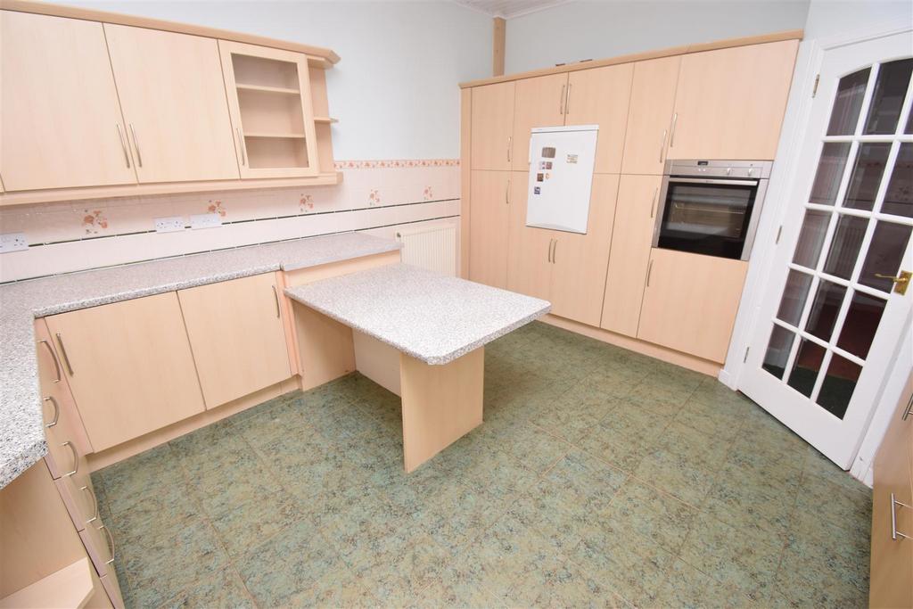 Kitchen breakfast room.jpg