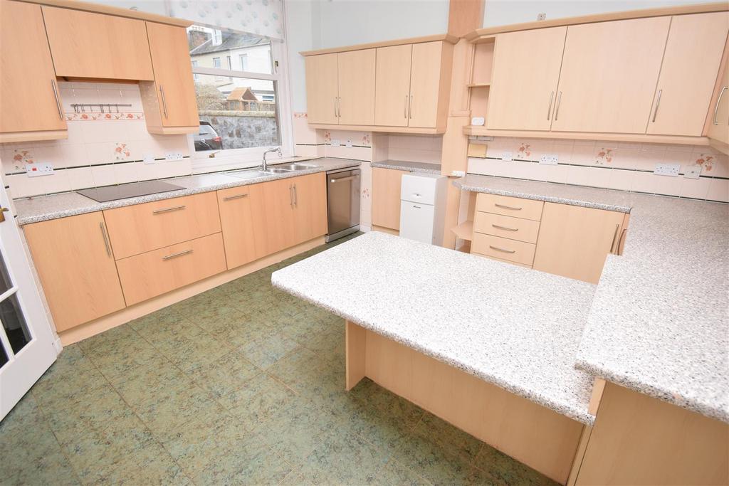 Kitchen breakfast room (2).jpg