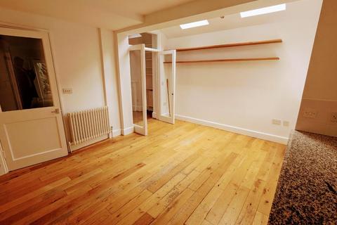 3 bedroom house to rent, Hinton Road, Herne Hill