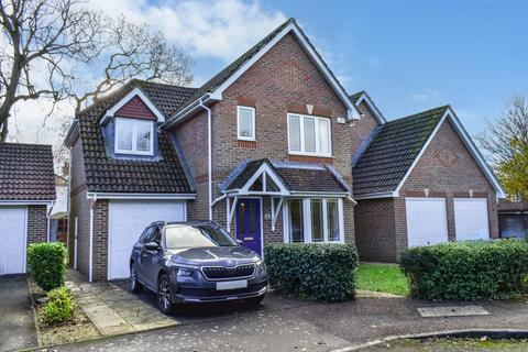 3 bedroom detached house for sale, Honeysuckle Gardens, Everton, Lymington, SO41