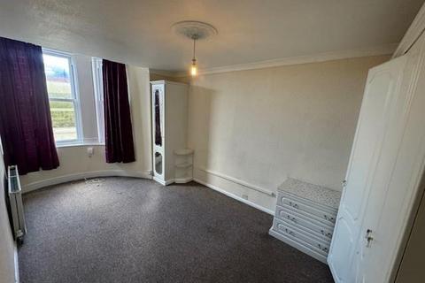 3 bedroom apartment to rent, Queens Parade, Scarborough YO12