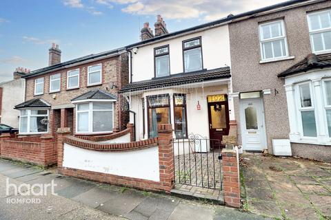 3 bedroom semi-detached house for sale, Park Lane, Hornchurch, RM11 1BE