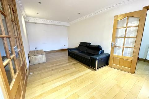 3 bedroom terraced house to rent, Nightingale Road, London N9