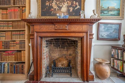 37 Chalkwell Esplanade, Westcliff-on-sea, SS0 8JQ