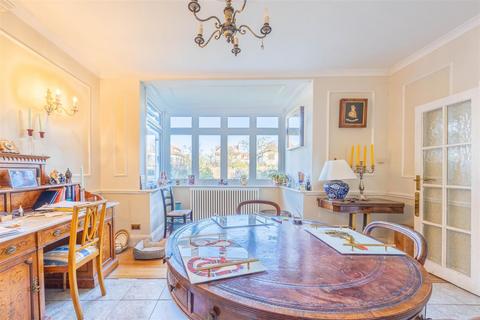 37 Chalkwell Esplanade, Westcliff-on-sea, SS0 8JQ