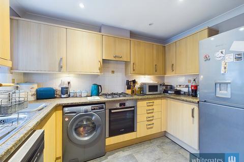 3 bedroom townhouse for sale, Frogmoor Avenue, Bradford, West Yorkshire, BD12