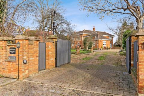 5 bedroom detached house for sale, Middlefield Lane, Henlow SG16