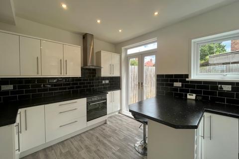 3 bedroom semi-detached house to rent, Lilac Avenue, South Shields