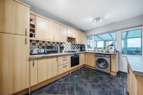 2 bedroom bungalow for sale, Constable Avenue, Clacton-on-Sea, Essex