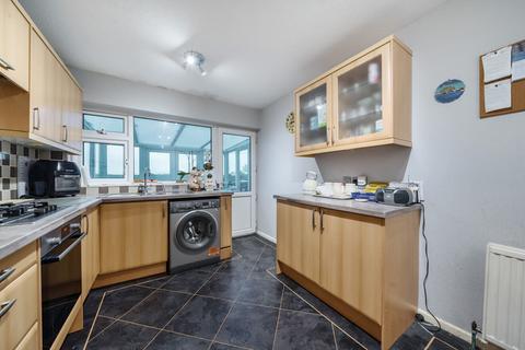 2 bedroom bungalow for sale, Constable Avenue, Clacton-on-Sea, Essex