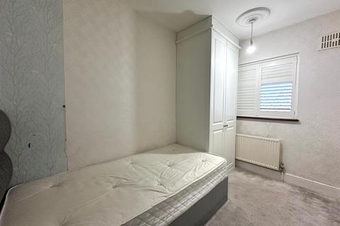 4 bedroom house to rent, New Road, London