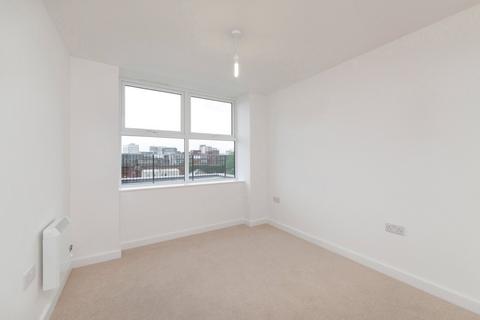 2 bedroom penthouse to rent, Victoria Road, Romford RM1