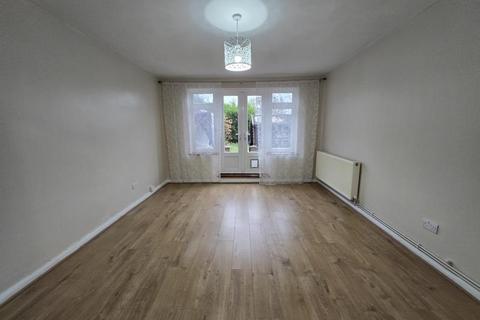 2 bedroom maisonette to rent, Soham Road, Enfield, EN3