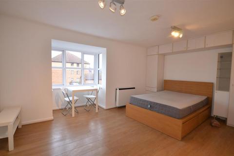 Studio to rent, Conifer Way, Wembley, Middlesex, HA0 3QR