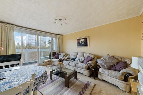 2 bedroom flat for sale, Chiltern Road, London, E3