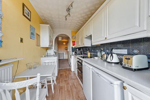 2 bedroom flat for sale, Chiltern Road, London, E3