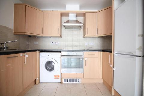 2 bedroom flat for sale, Bennett Close, Hounslow