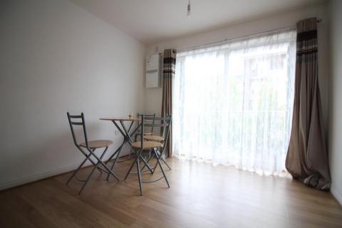 2 bedroom flat for sale, Bennett Close, Hounslow