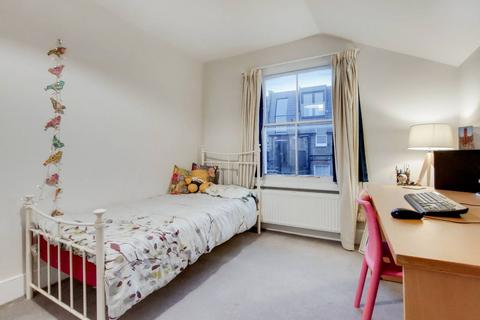 2 bedroom flat to rent, Sisters Avenue, Clapham Common North Side, London, SW11