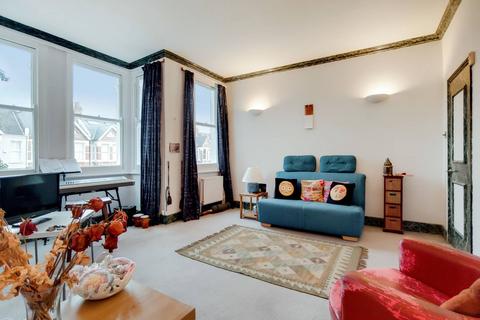 2 bedroom flat to rent, Sisters Avenue, Clapham Common North Side, London, SW11