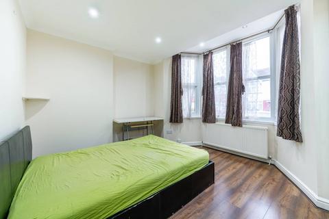 2 bedroom flat to rent, Eagle Road, Wembley, HA0