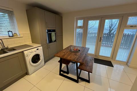 16 Highfields, Tonyrefail, Porth, CF39 8GA