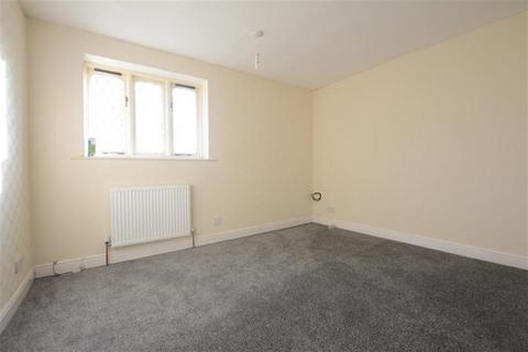 2 bedroom terraced house to rent, Vera Crescent, Rainworth