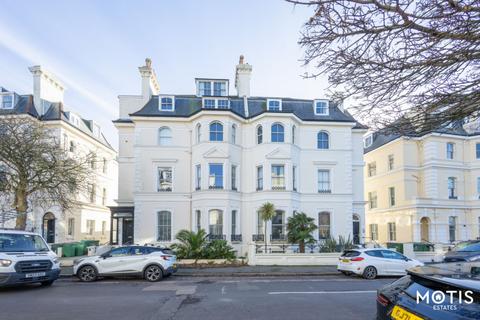 2 bedroom apartment to rent, Clifton Crescent, Folkestone, CT20