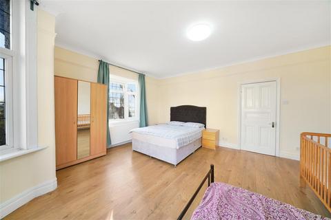 3 bedroom end of terrace house for sale, Copley Park, SW16