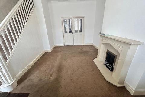 2 bedroom terraced house to rent, Denton Lane, Chadderton, Oldham