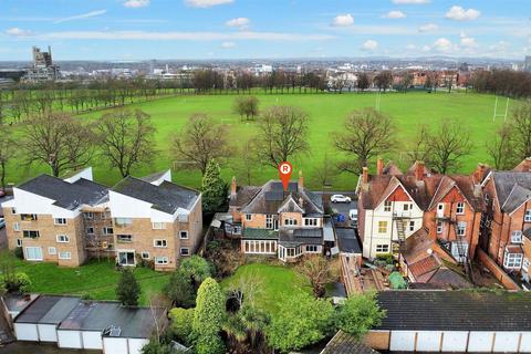 5 bedroom detached house for sale, Victoria Park Road, Leicester