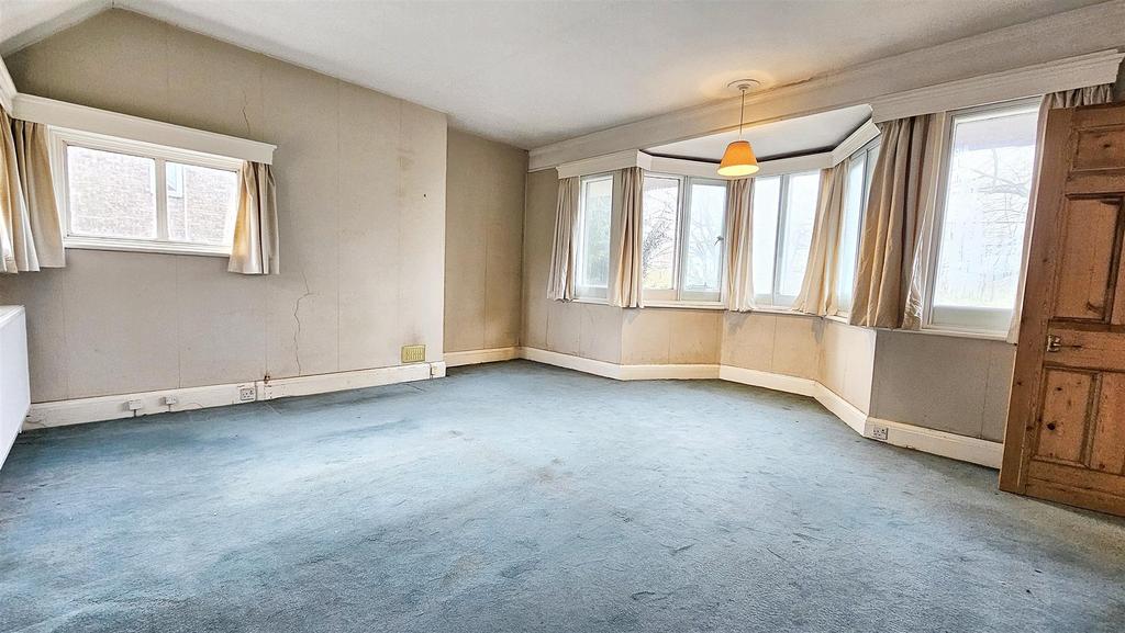Bedroom 1.jpg