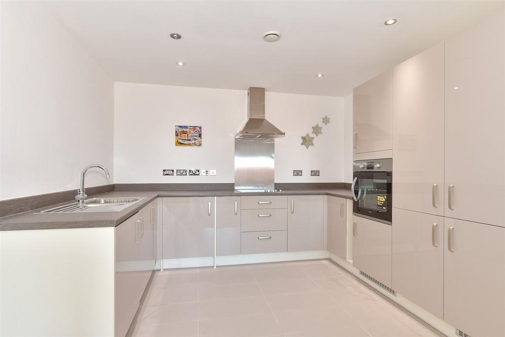 Kitchen/Lounge/ Dining Area