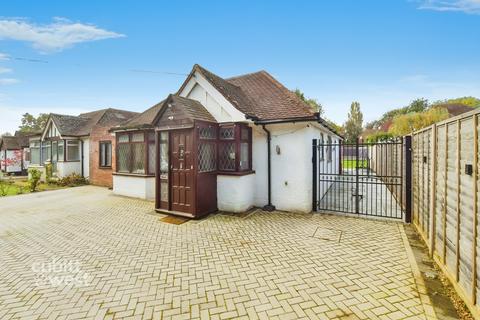 3 bedroom detached house to rent, Dovers Green Road Reigate RH2