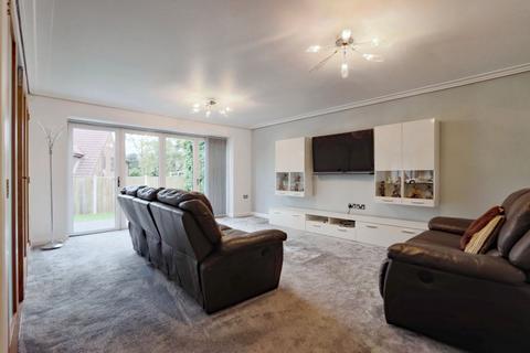 4 bedroom detached house for sale, Roundwood Road, Ossett WF5